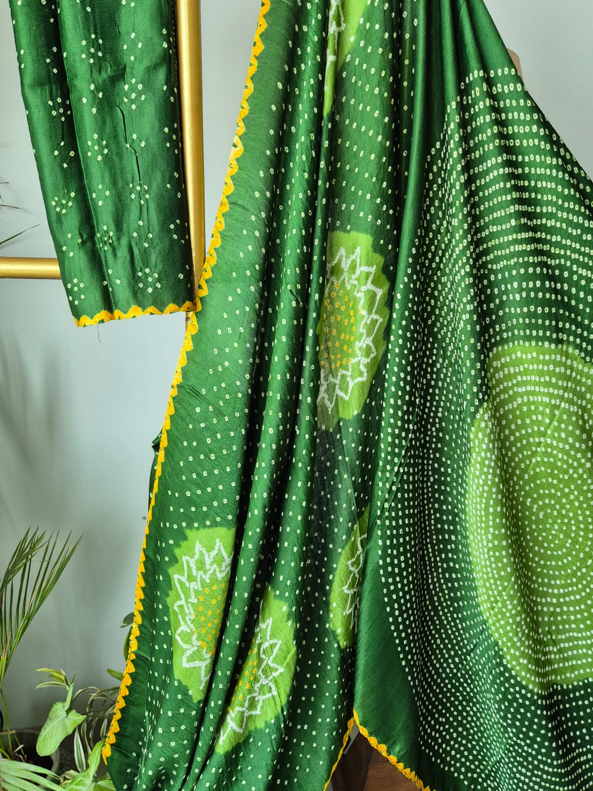 Circular Theme Green Pure Gajji Silk Bandhani Saree