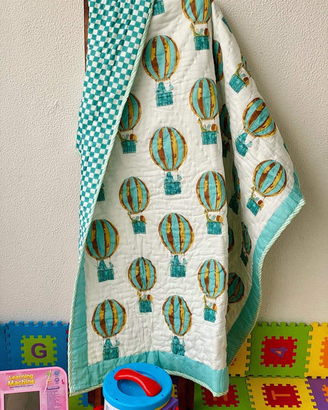 green-hot-air-balloon-quilt-full-view