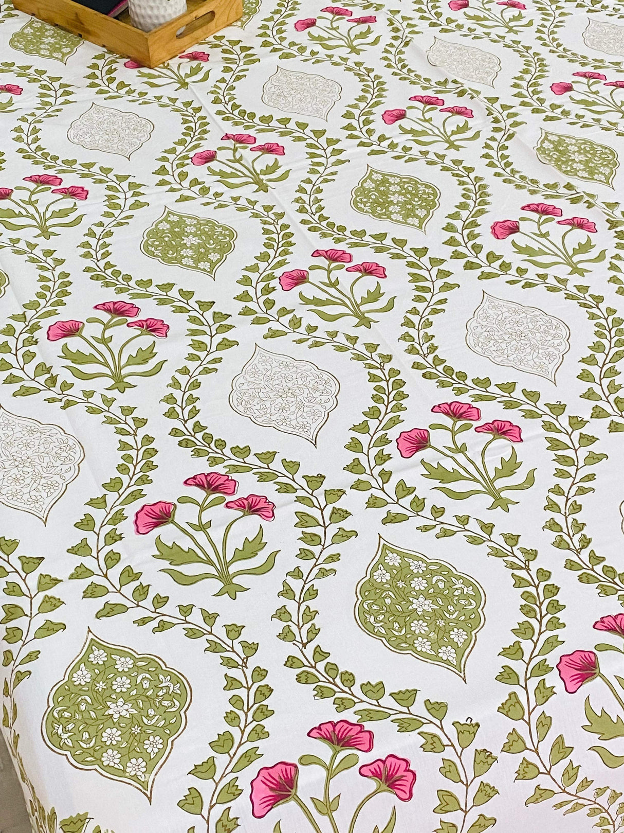 green-pink-king-cotton-bedsheet-fabric-view