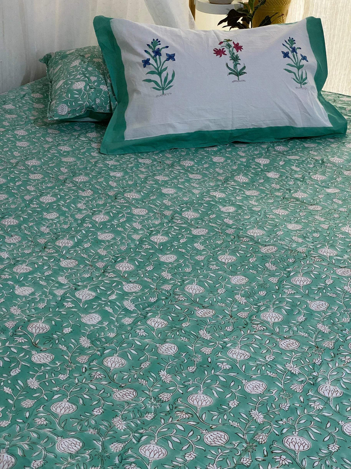 green-theme-king-cotton-bedsheet-design-view