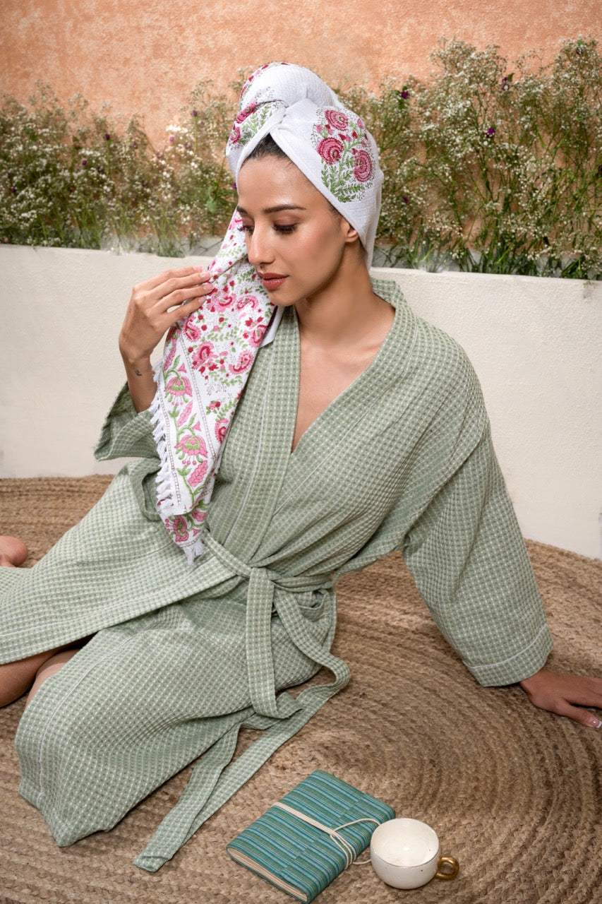 Sophisticated Green Unisex Cotton Waffle Bath Robe – Kapaas Katha