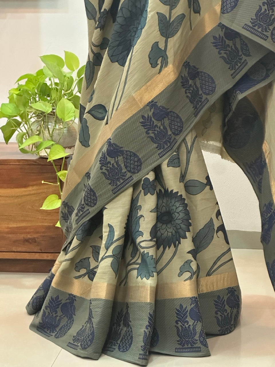 grey-base-handcrafted-cotton-kalamkari-saree-front-drape-view
