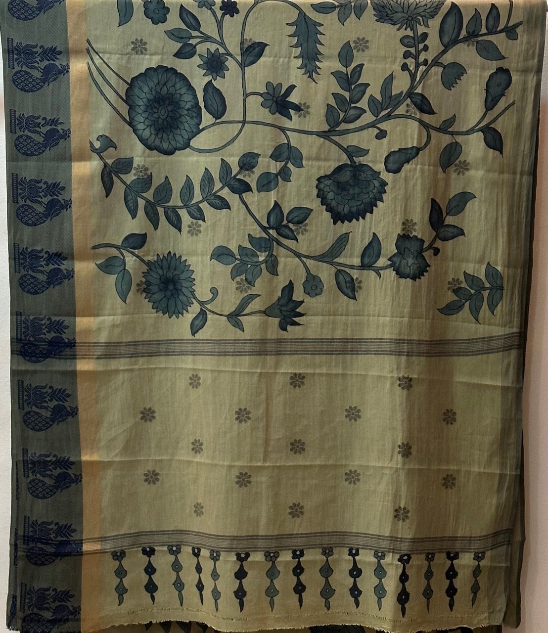 grey-base-handcrafted-cotton-kalamkari-saree-pallu-detailed-view