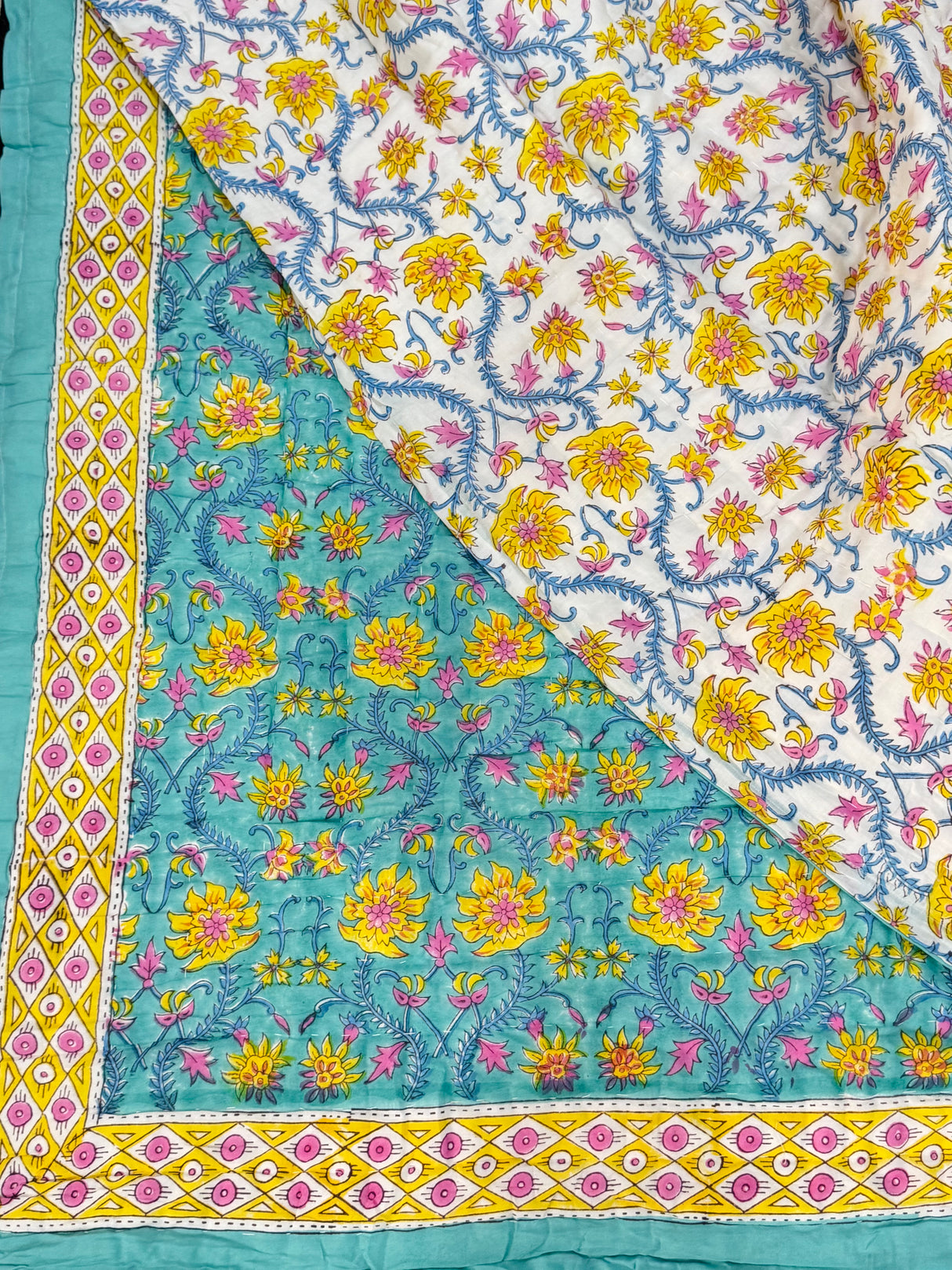 handcrafted-queen-size-quilt-with-border