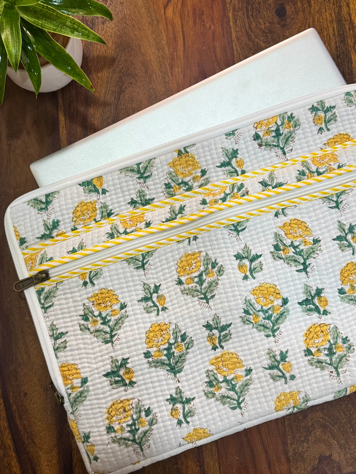 handcrafted-quilted-laptop-sleeve-with-front-pocket