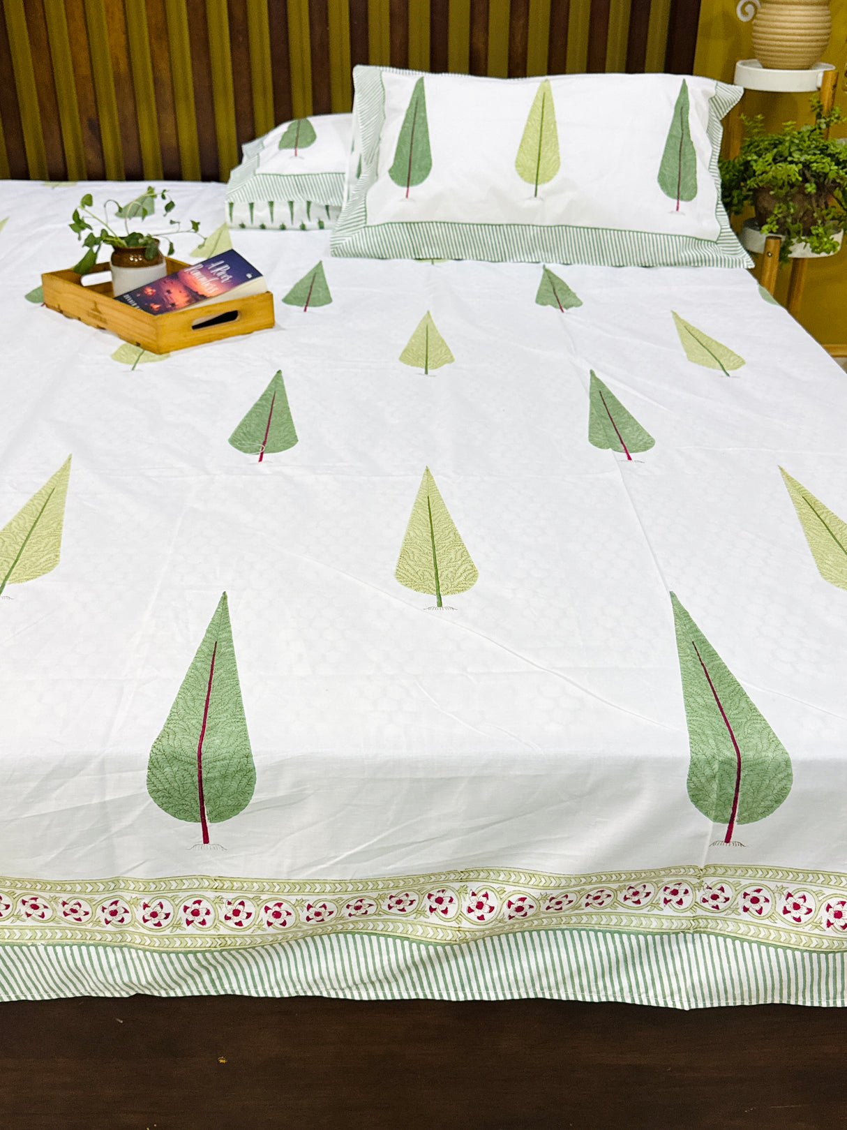 handcrafted-tree-print-king-bedsheet