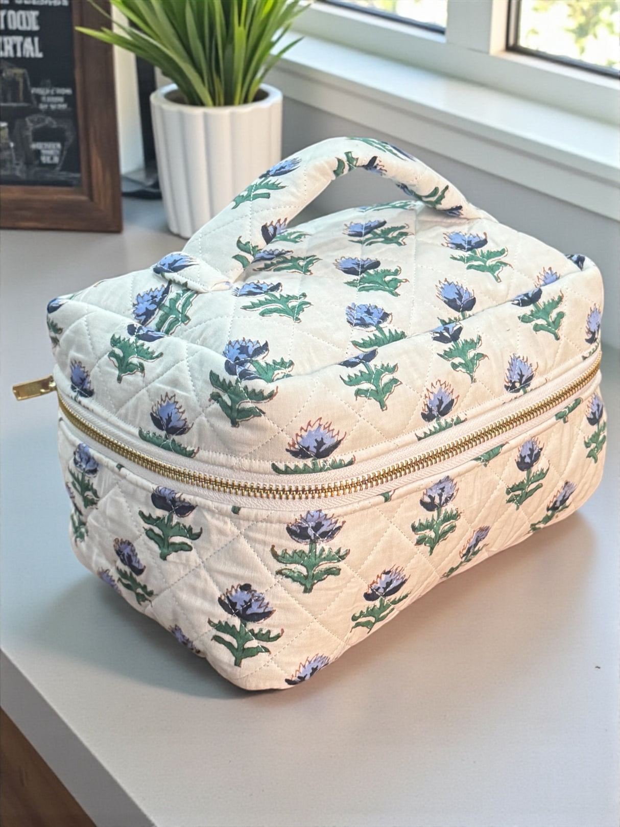 handcrafted-vanity-bag-for-travel-and-daily-use