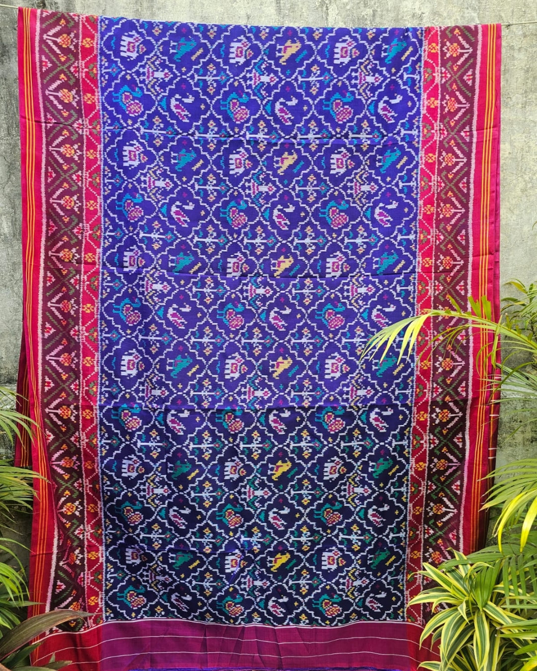 handloom-silk-saree-featuring-single-ikat-design