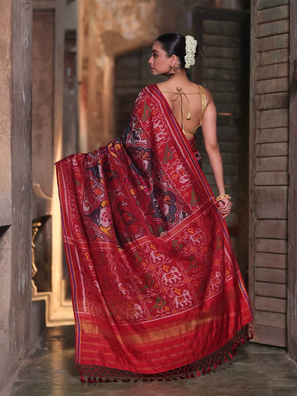 handloom-single-ikat-patola-elephant-flower-parrot-duck-saree