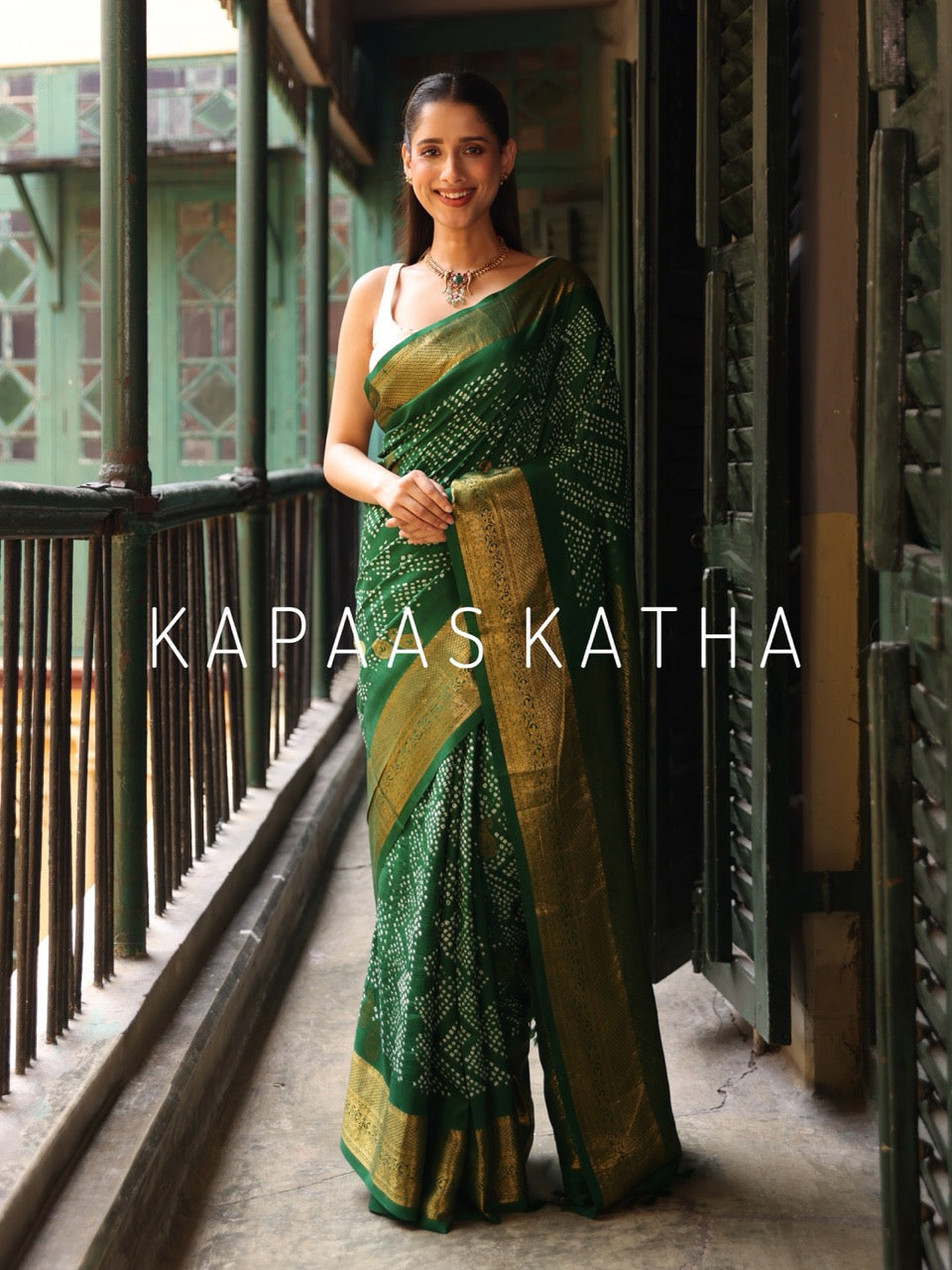 kanjivaram Silk Bandhani Saree, Pure Silk Green Bandhani Saree, Gold Zari Paisley Bandhej Saree, Kapaas Katha Designer Sarees, Hand-Tied Bandhani Silk Sarees Online