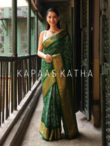 kanjivaram Silk Bandhani Saree, Pure Silk Green Bandhani Saree, Gold Zari Paisley Bandhej Saree, Kapaas Katha Designer Sarees, Hand-Tied Bandhani Silk Sarees Online