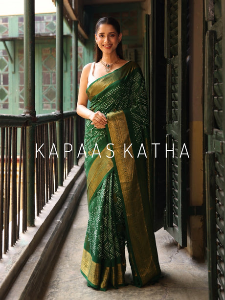 kanjivaram Silk Bandhani Saree, Pure Silk Green Bandhani Saree, Gold Zari Paisley Bandhej Saree, Kapaas Katha Designer Sarees, Hand-Tied Bandhani Silk Sarees Online