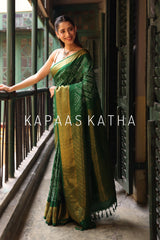 kanjivaram Silk Bandhani Saree, Pure Silk Green Bandhani Saree, Gold Zari Paisley Bandhej Saree, Kapaas Katha Designer Sarees, Hand-Tied Bandhani Silk Sarees Online
