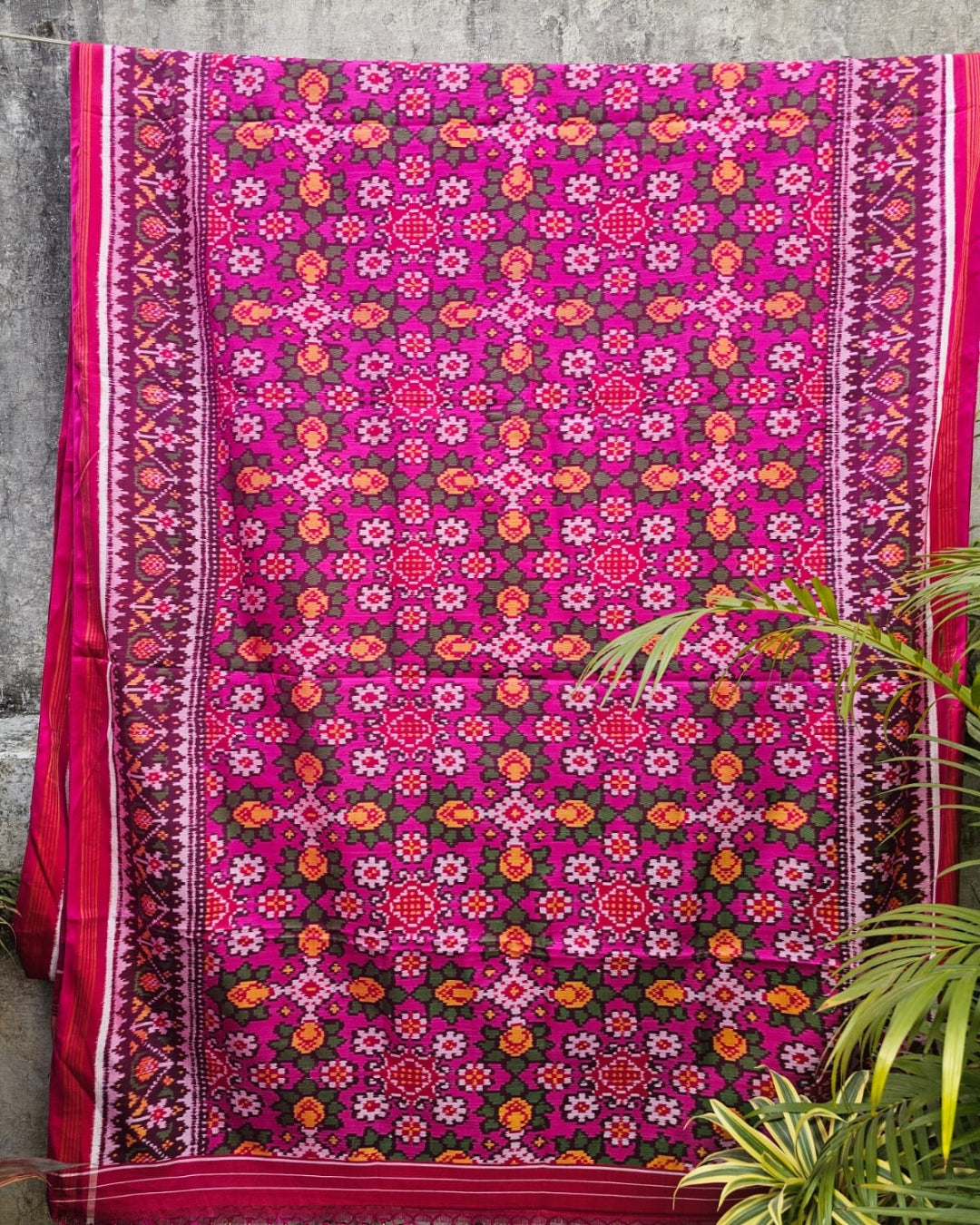 heritage-style-single-ikat-saree-with-decorative-borders