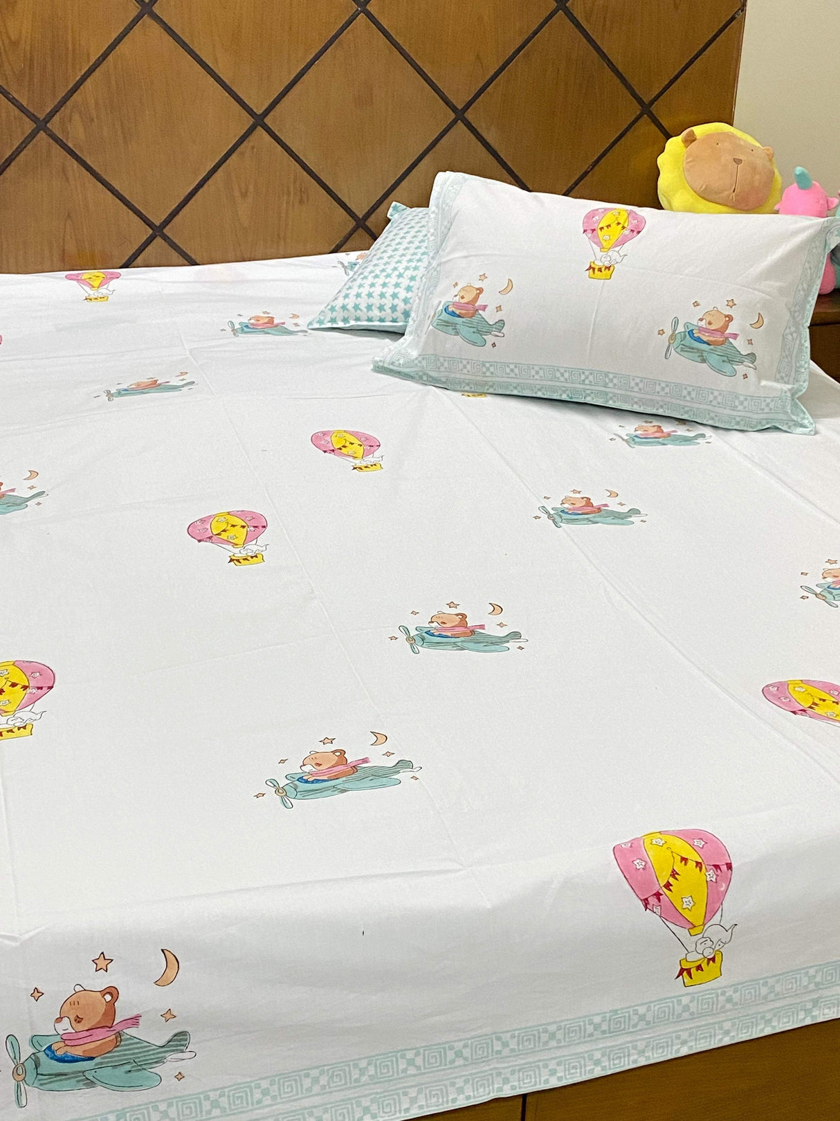 hot-air-balloon-cotton-bedsheet-full-view-one