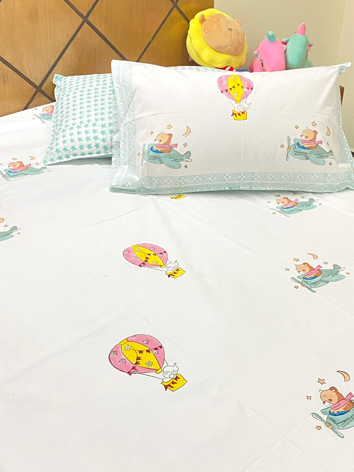 hot-air-balloon-cotton-bedsheet-side-view-two