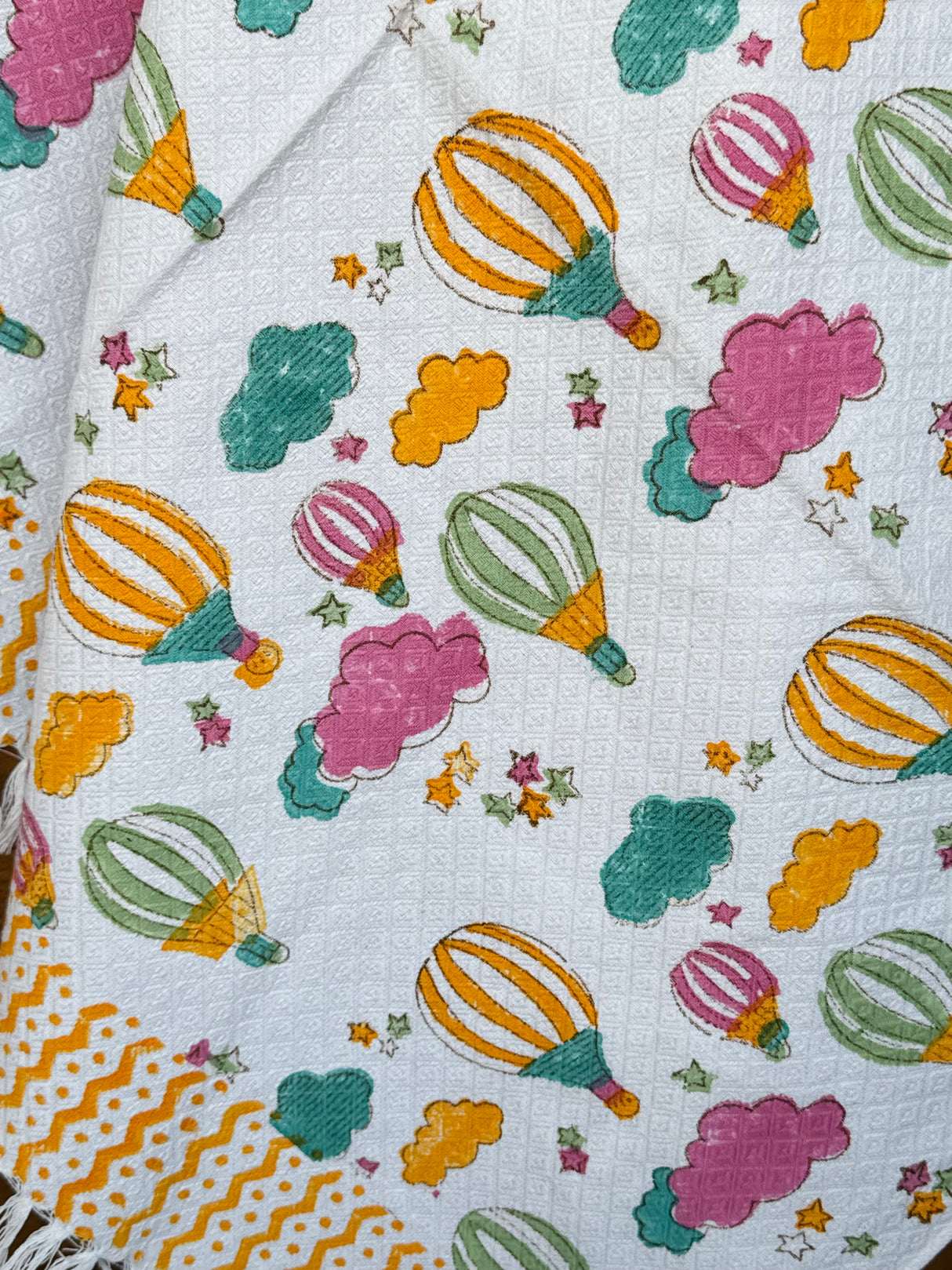 jacquard-kids-towel-with-flying-balloon