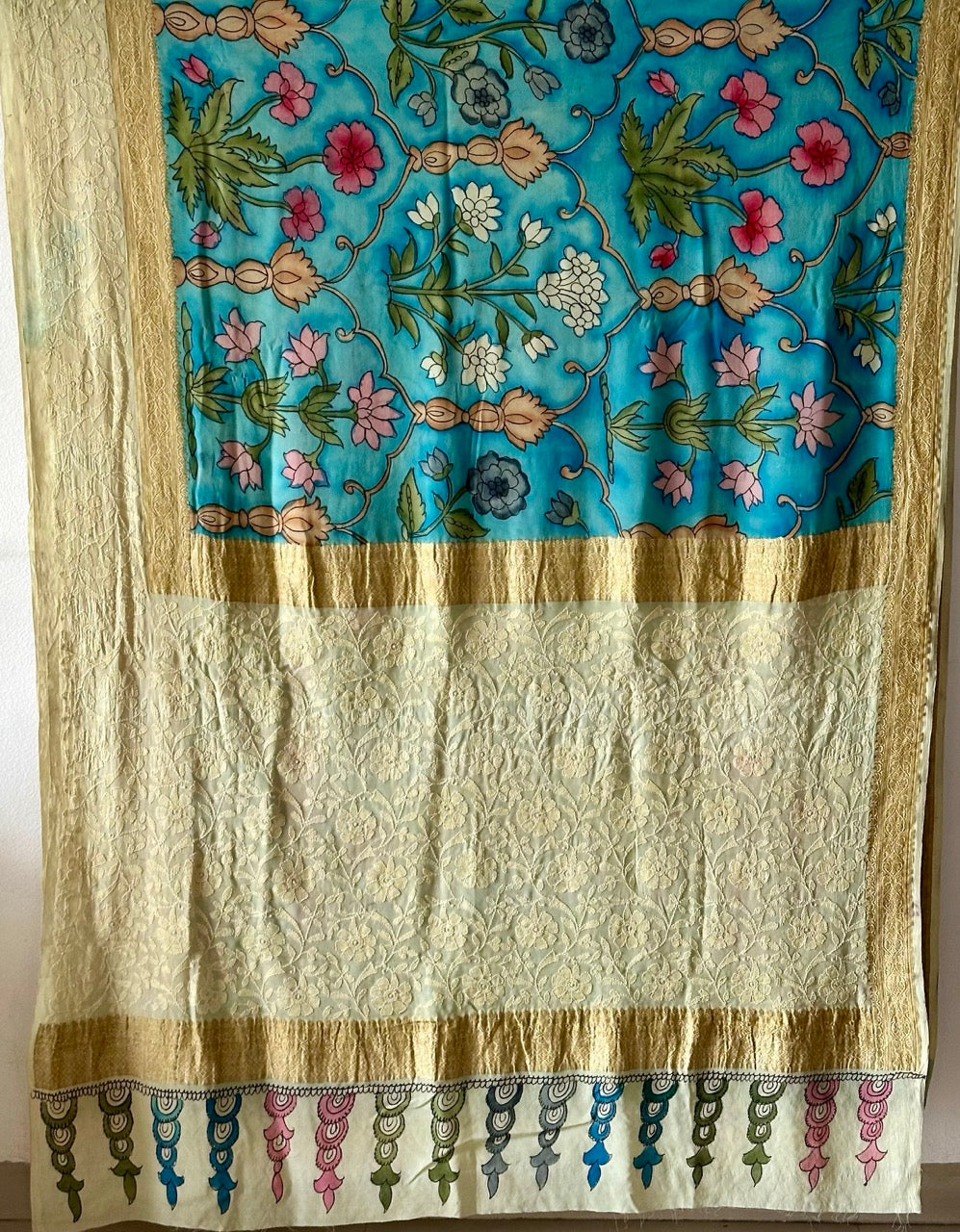 karigari-guldasta-pure-banarasi-georgette-kalamkari-saree-with-lucknow-hand-chikankari