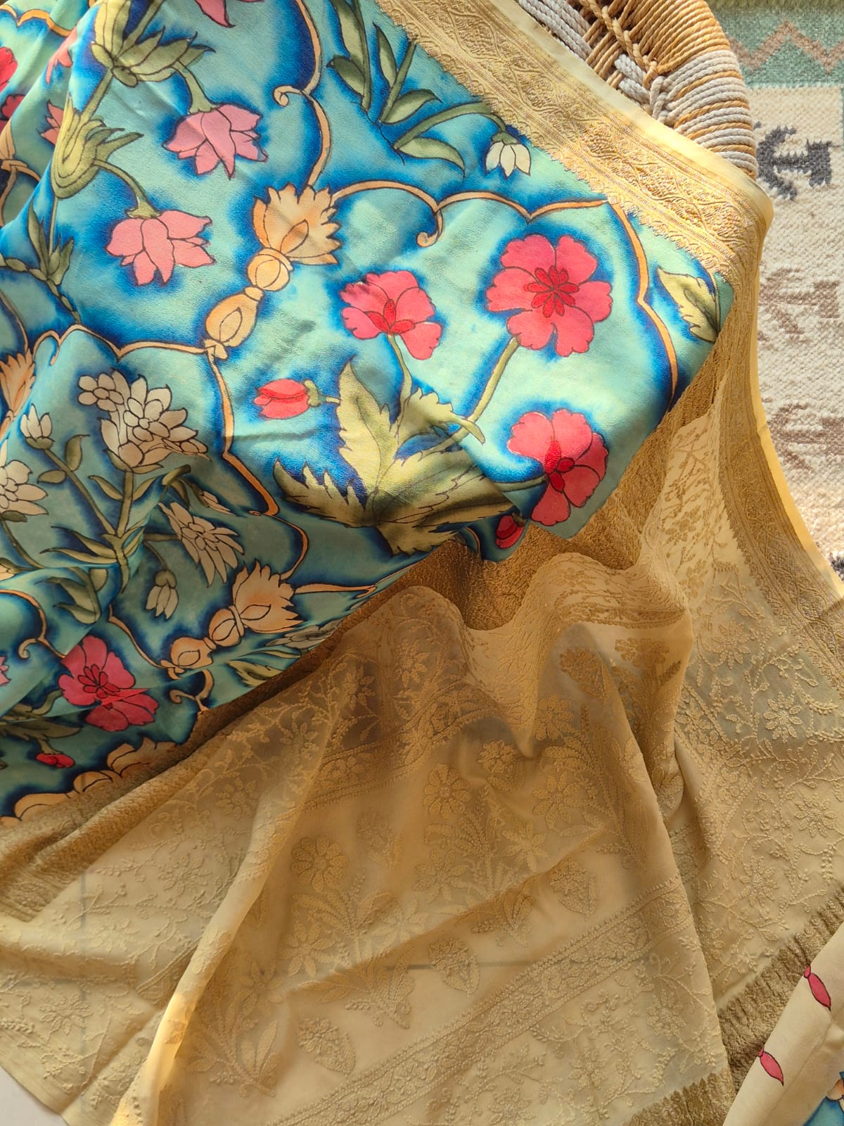 karigari-guldasta-pure-banarasi-georgette-kalamkari-saree-with-lucknow-hand-chikankari