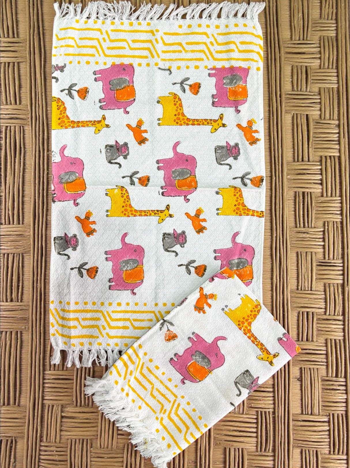 kids-bath-and-hand-towel-set-with-playful-animals