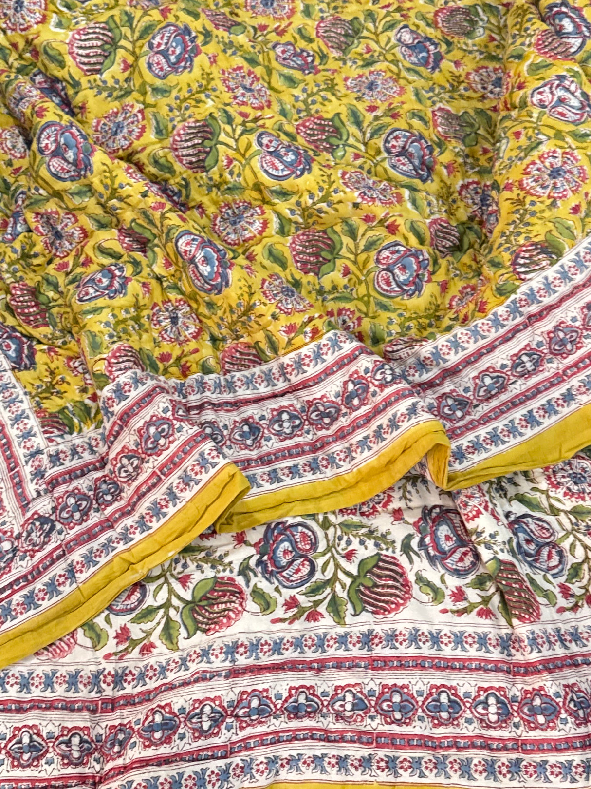 king-size-quilt-with-traditional-blockprint-design