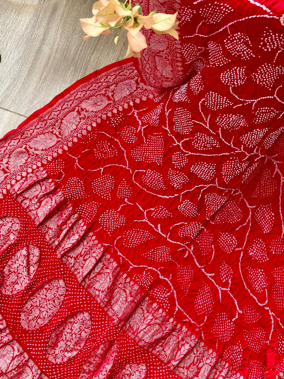 leaf_pattern_red_bandhani_dupatta