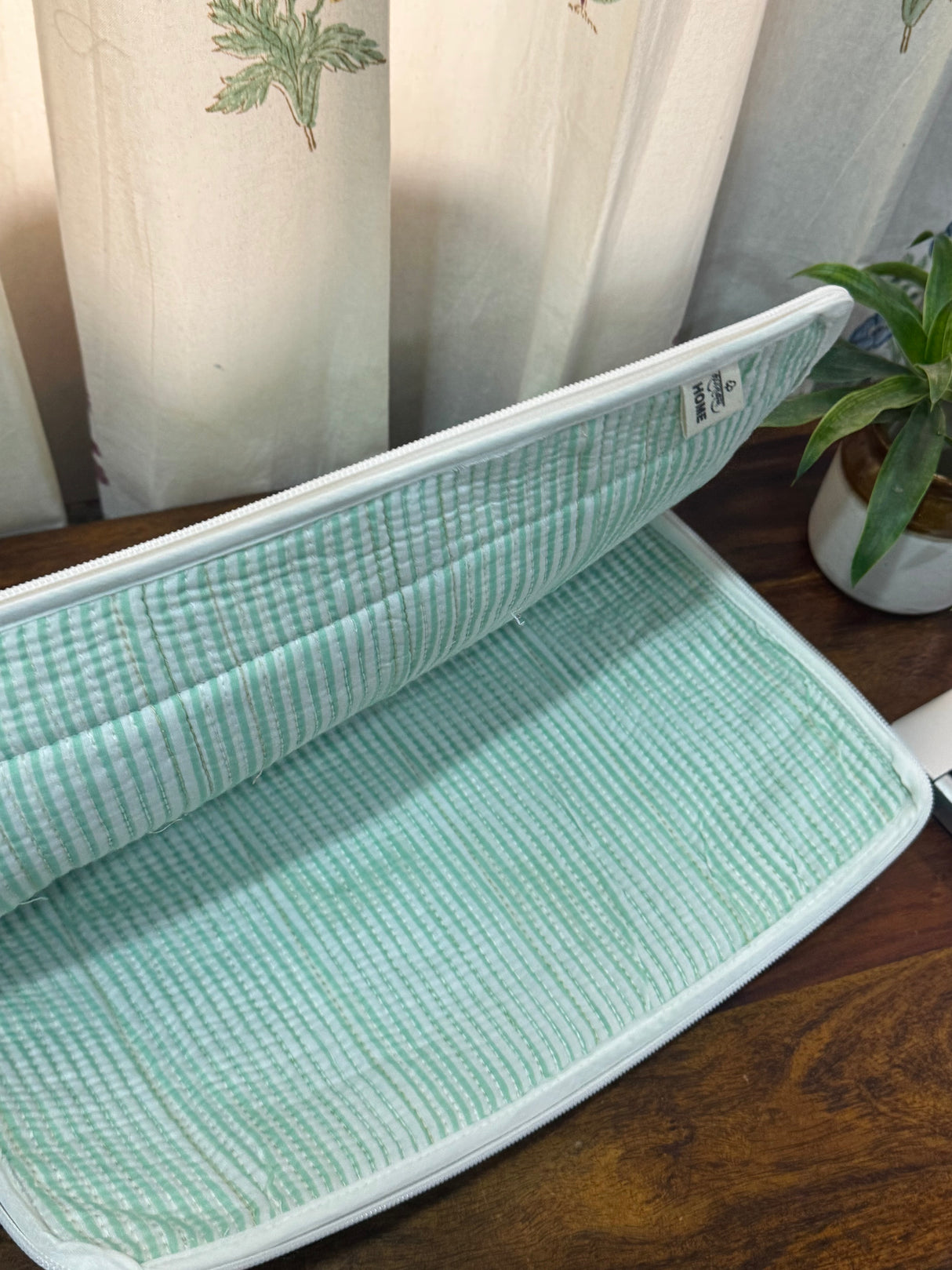 leafy-botanical-quilted-laptop-sleeve-without