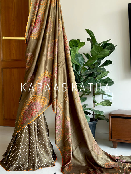 leher-grandeur-pure-gajji-silk-bandhani-saree