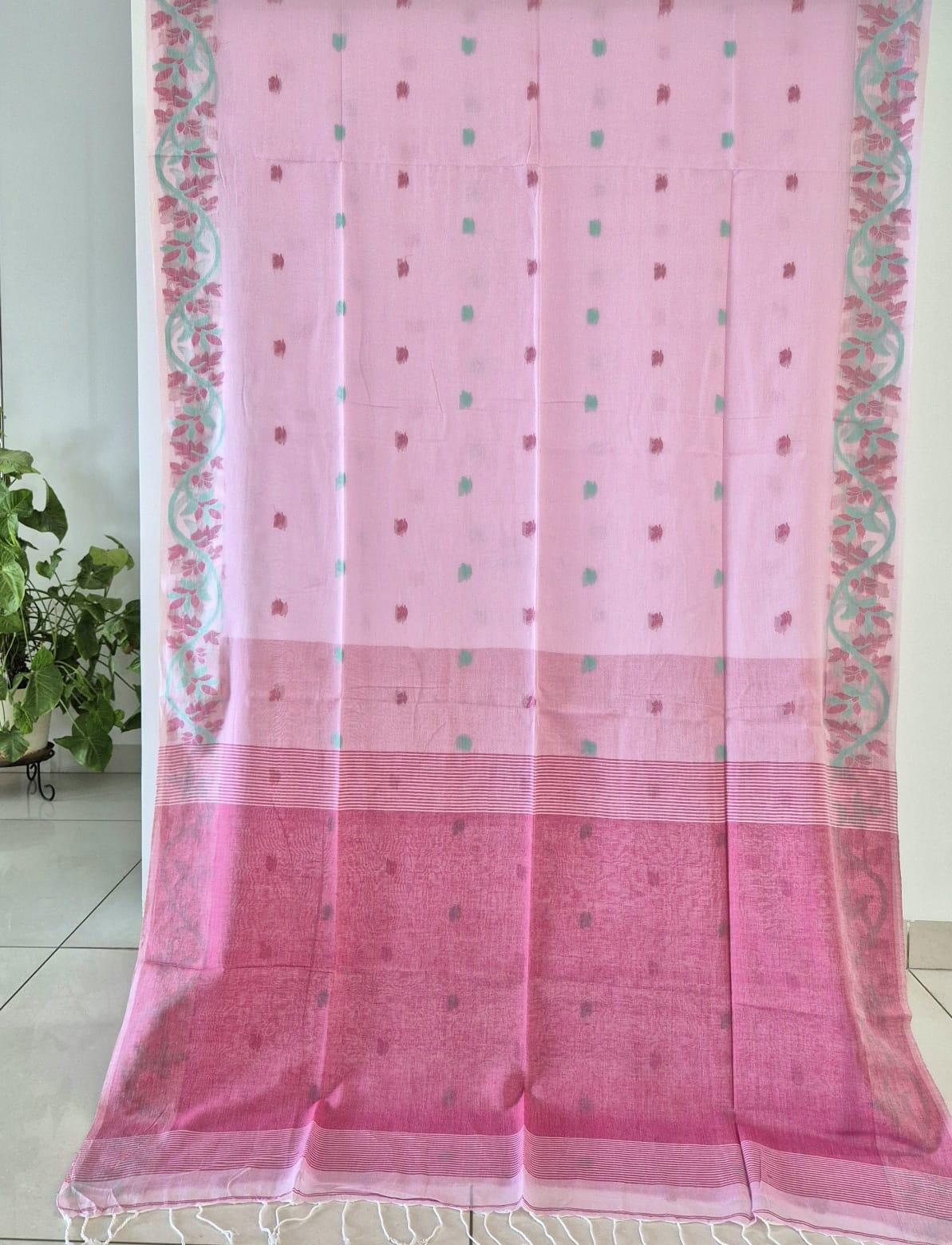 Elegant Mulmul Cotton Saree made on Jacquard Loom in Light Pink and Red Colour