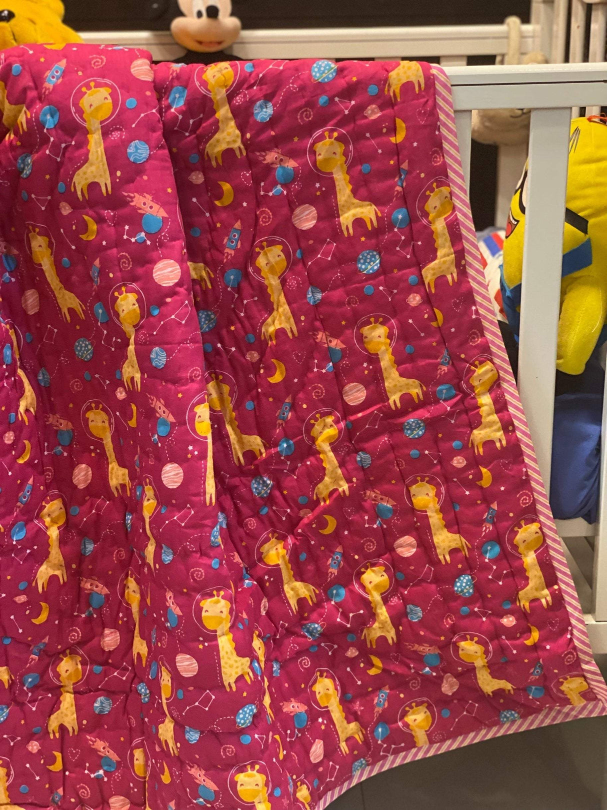 unique-baby-quilt-with-stars-moon-and-pink-giraffe-crafted-in-india-for-bulk-gifting-in-uae-and-singapore