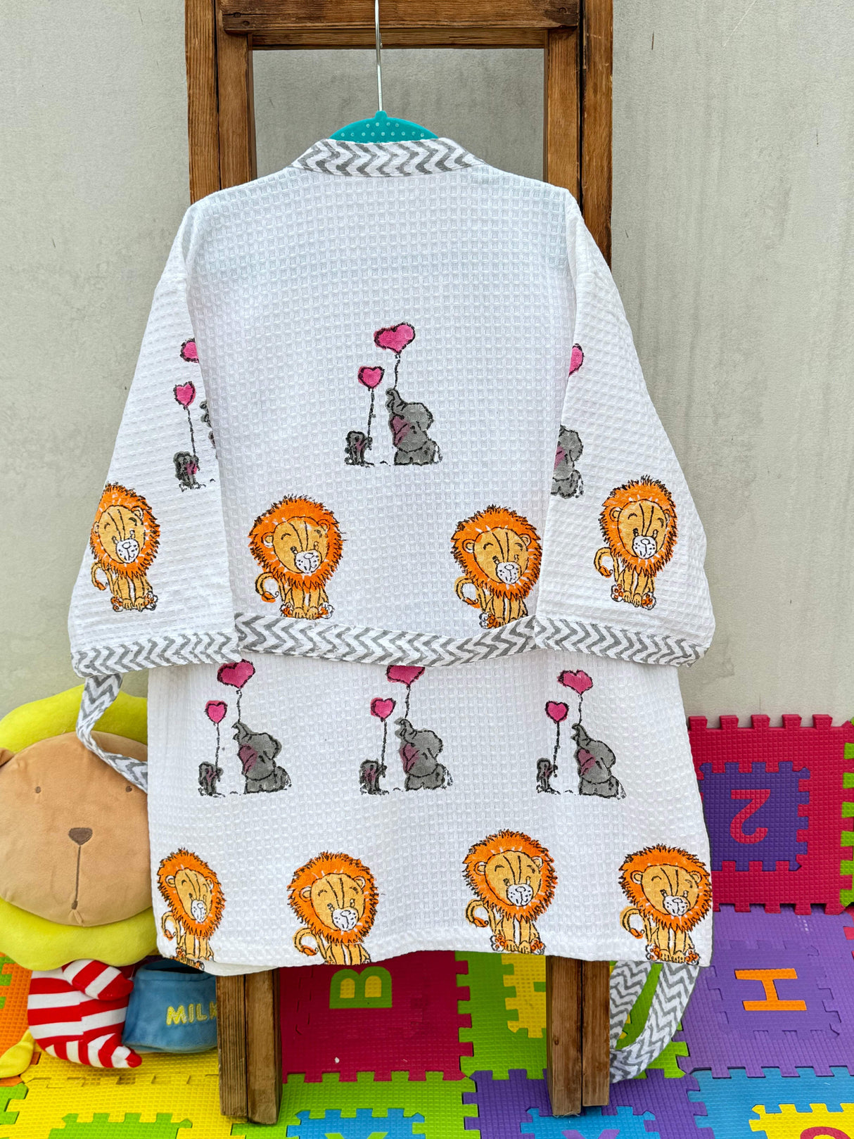 lion-elephant-kids-bathrobe-back-full-view