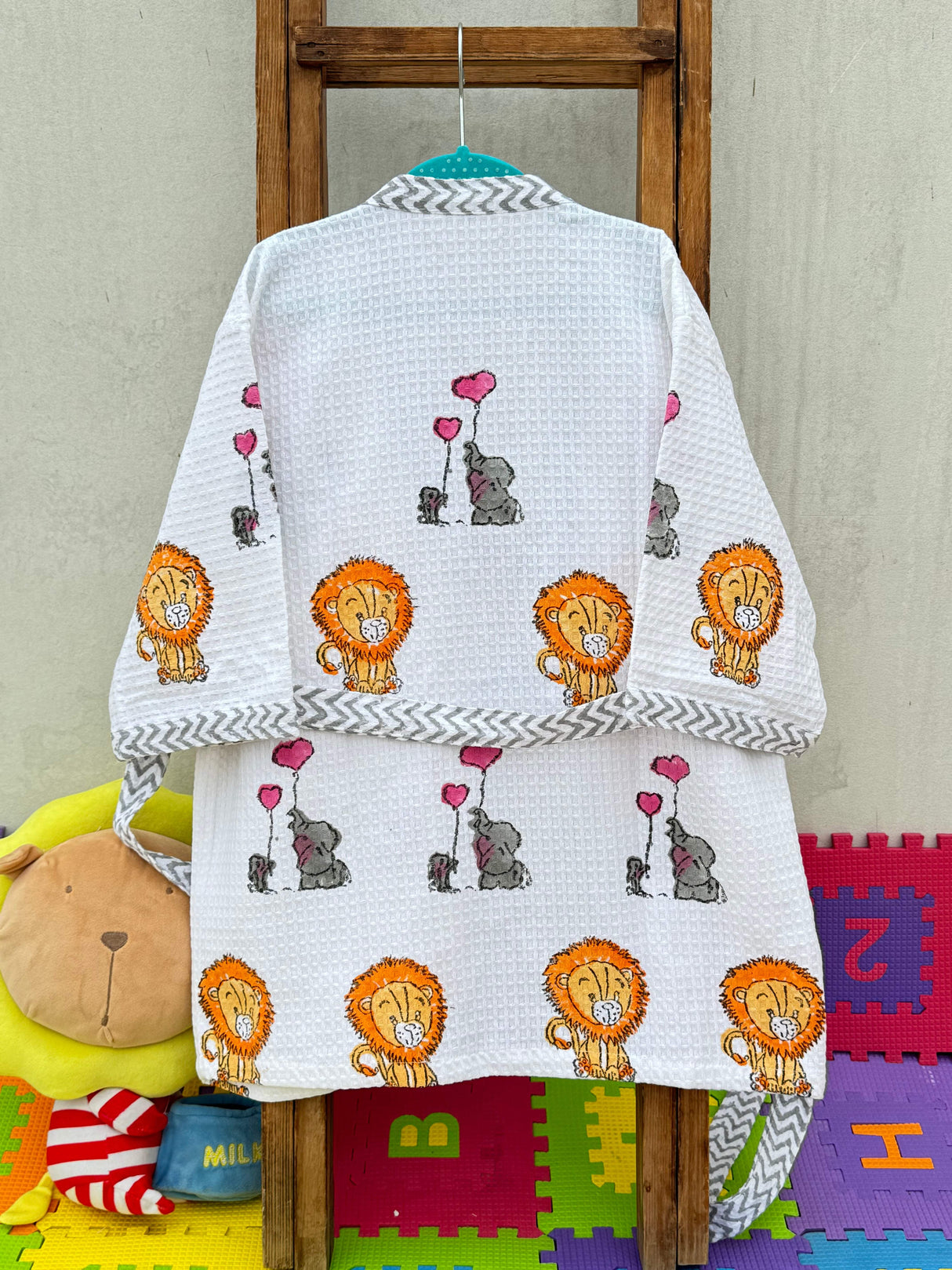 lion-elephant-kids-bathrobe-back-view