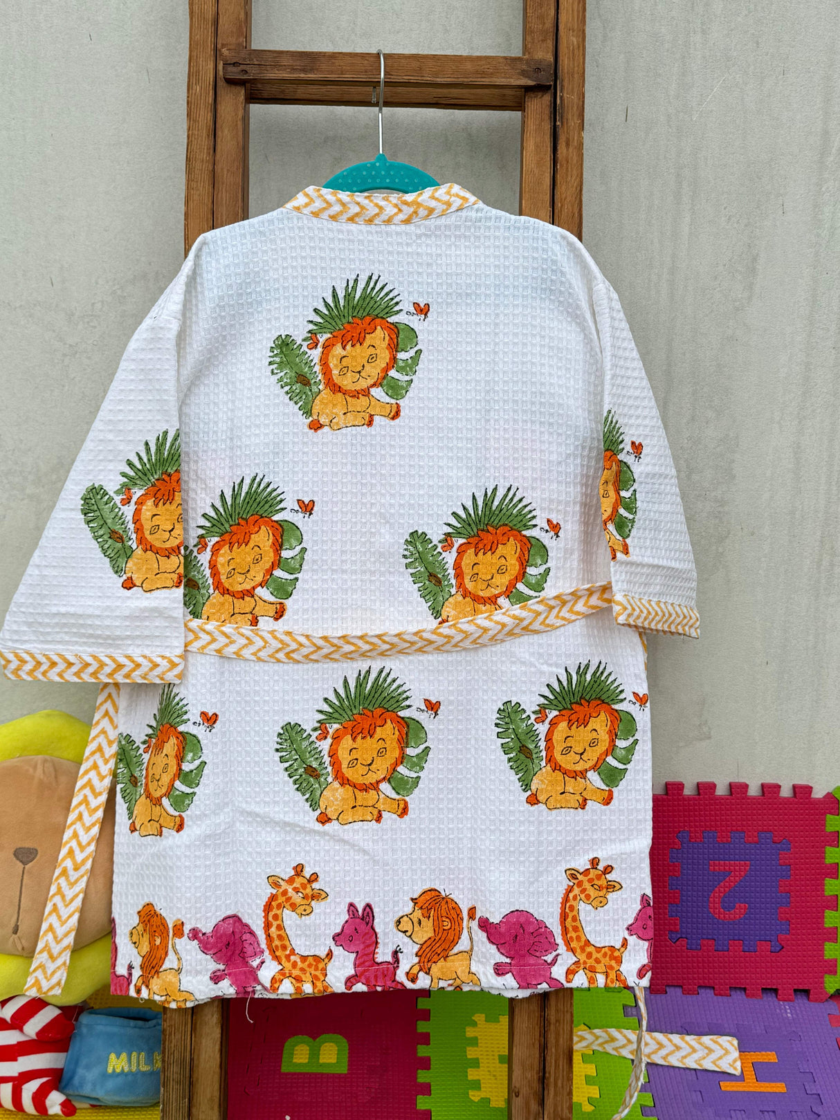 lion-orange-kids-bathrobe-back-view