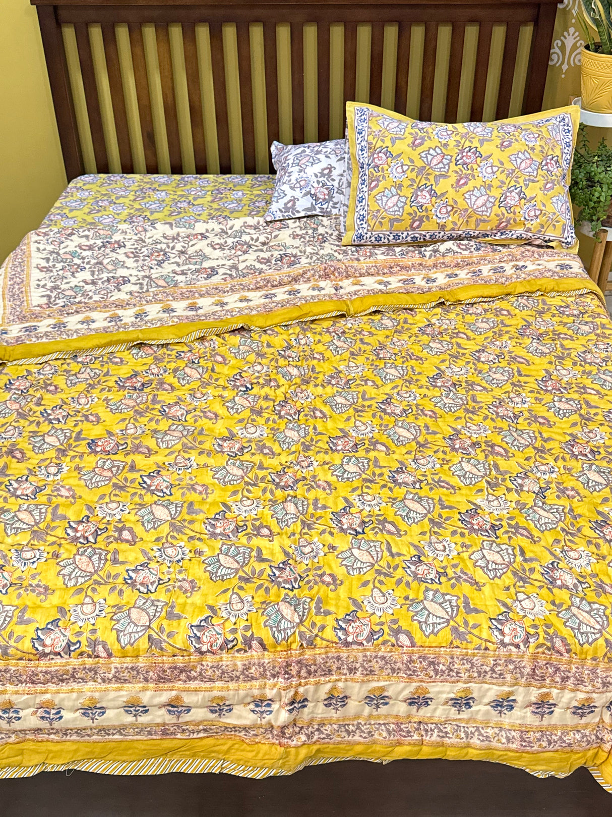 mulmul-quilt-set-with-floral-cotton-bedsheet