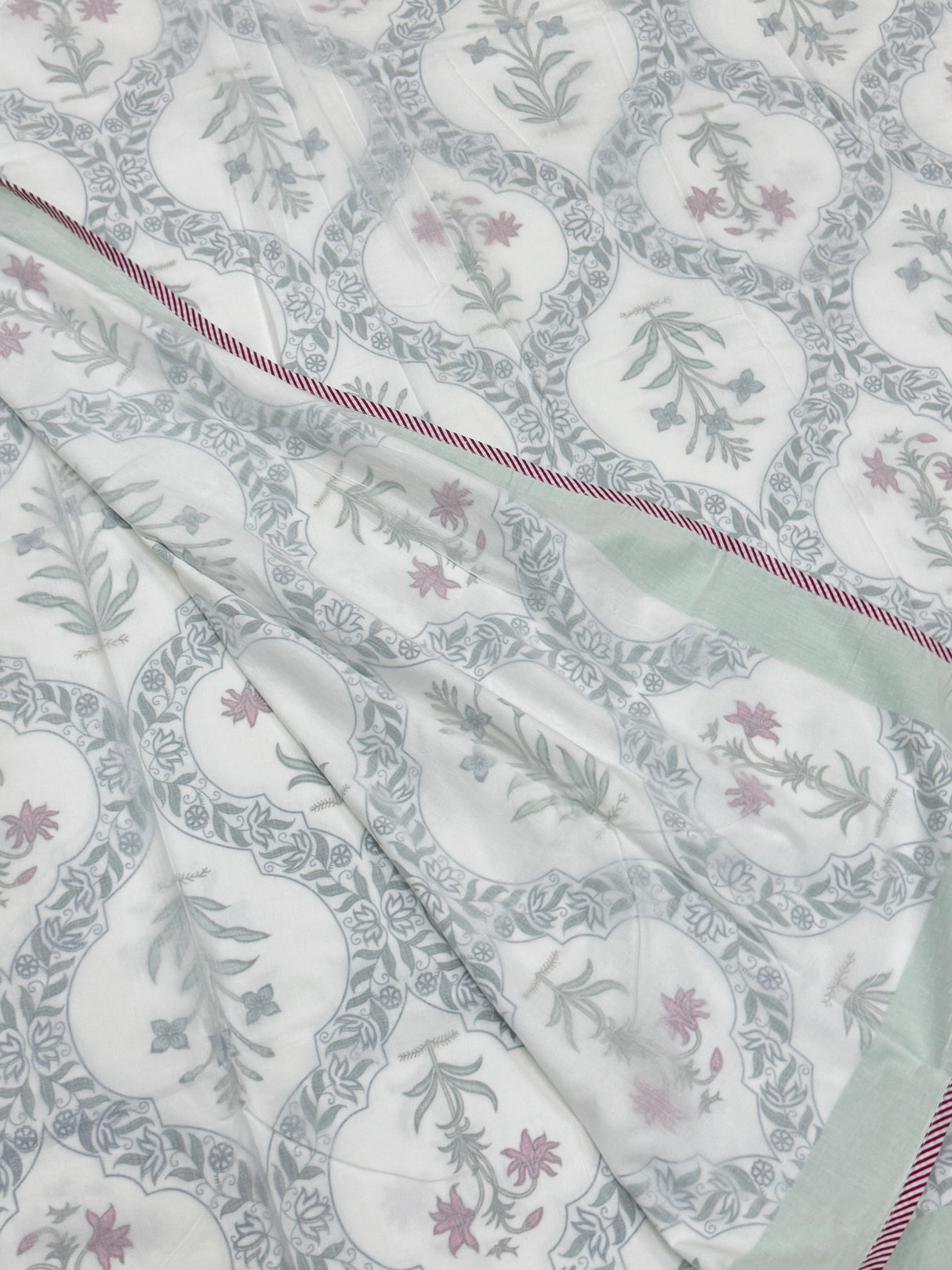 mulmul-trellis-dohar-styled-on-bed