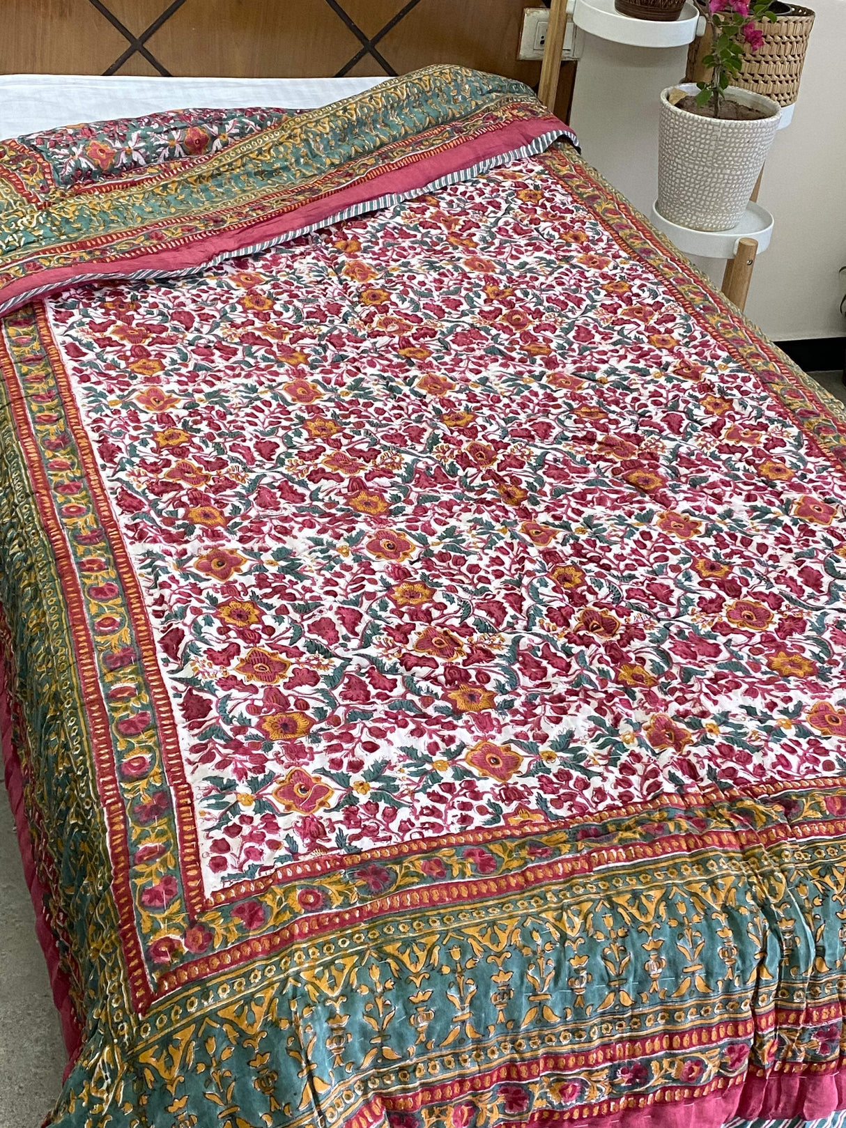 multi-floral-theme-single-cotton-quilt-full-view