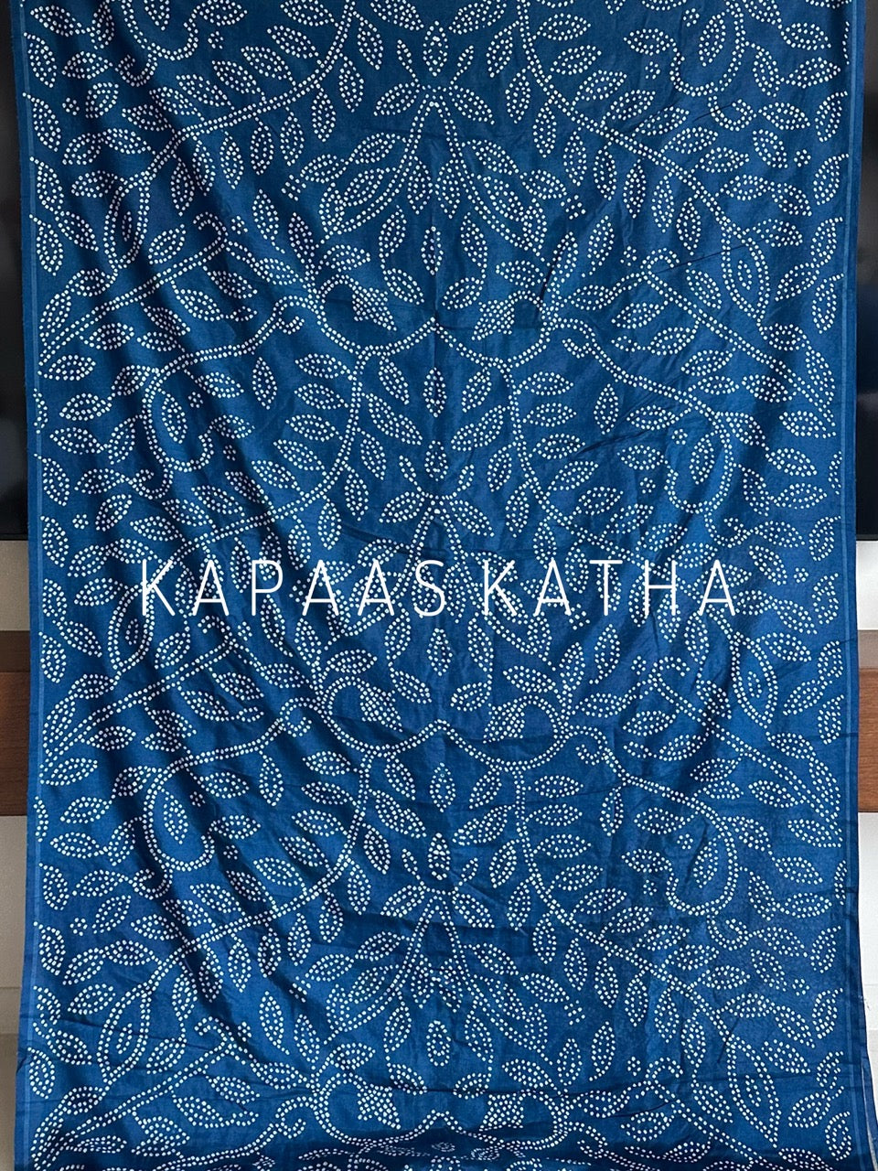 Shop stylish pure Munga Silk Bandhani saree featuring gold zari floral mandalas and paisley pallu. Lightweight, vibrant, and ideal for festive celebrations.