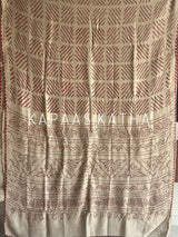 Buy pure Munga silk Bandhani saree in linen beige with soft red ghangura border. Lightweight handloom elegance for daytime festivities at Kapaas Katha.