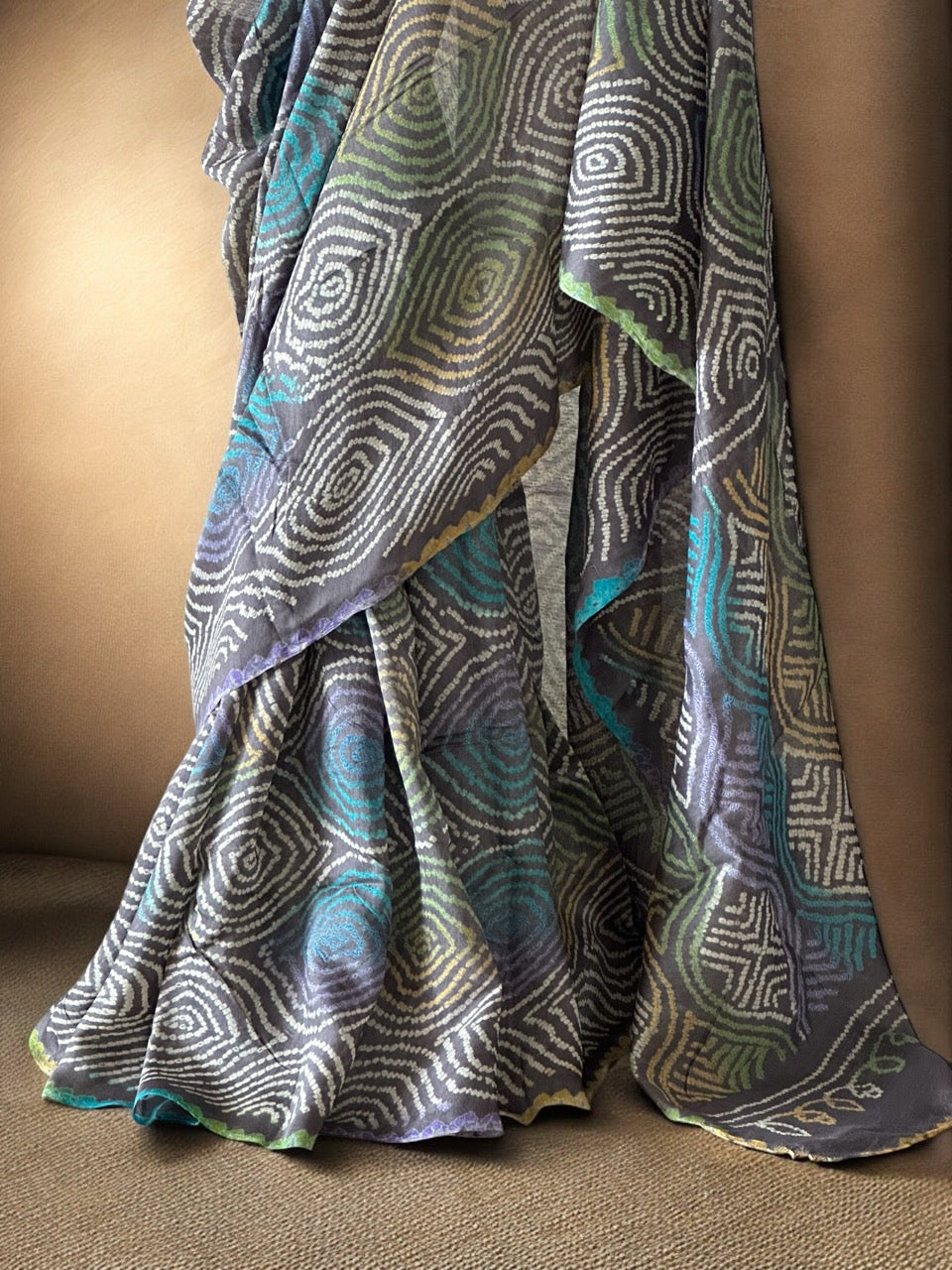 neelchakra-grey-munga-silk-bandhani-saree-with-multicoloured-bandhani