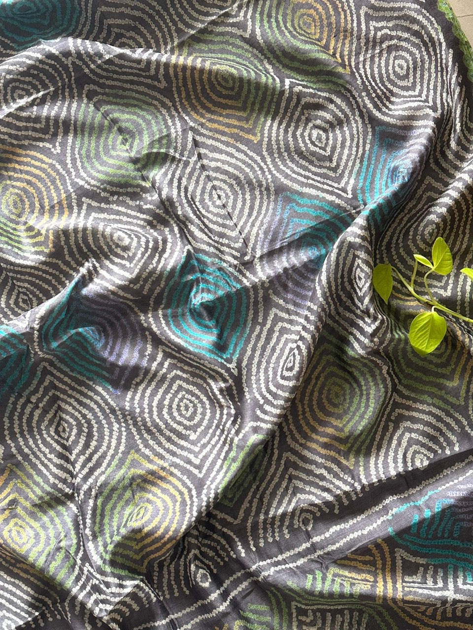 neelchakra-grey-munga-silk-bandhani-saree-with-multicoloured-bandhani