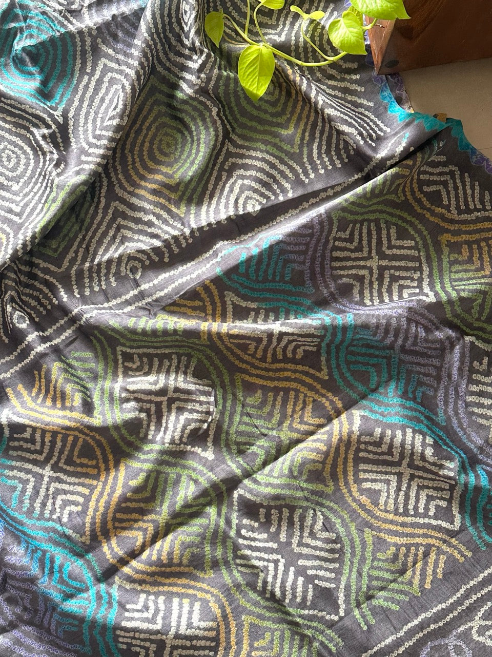 neelchakra-grey-munga-silk-bandhani-saree-with-multicoloured-bandhani
