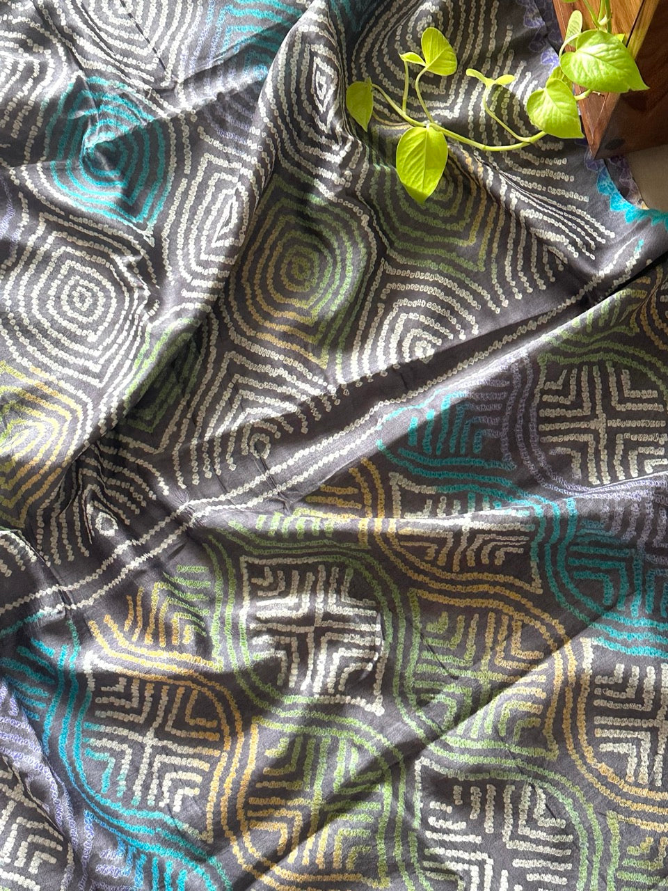 neelchakra-grey-munga-silk-bandhani-saree-with-multicoloured-bandhani