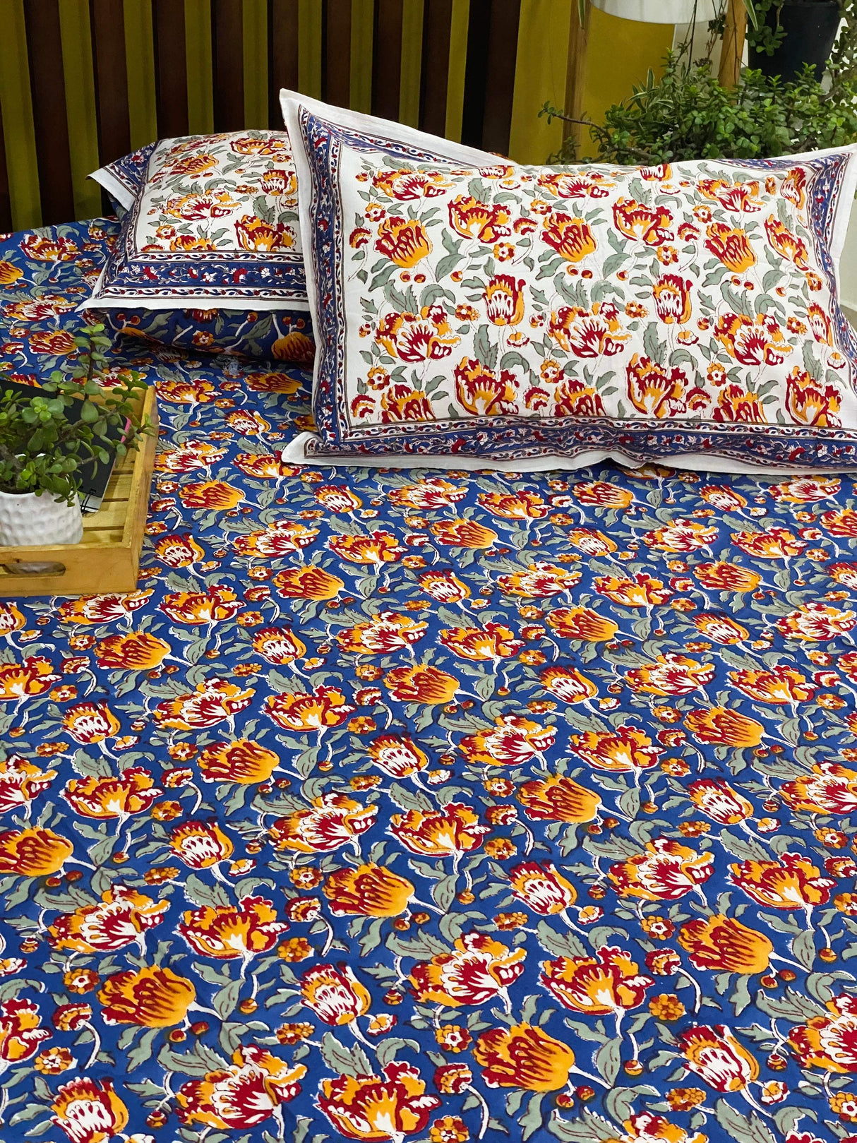 orange-blue-king-cotton-bedsheet-pattern-view