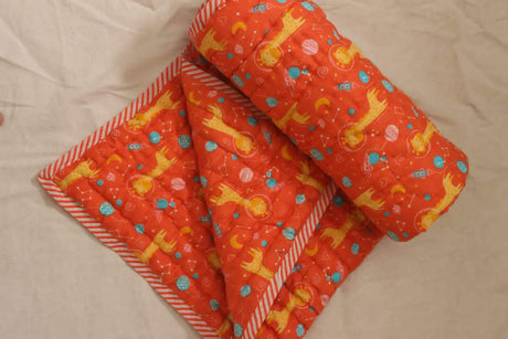 orange-giraffe-kids-quilt-full-view