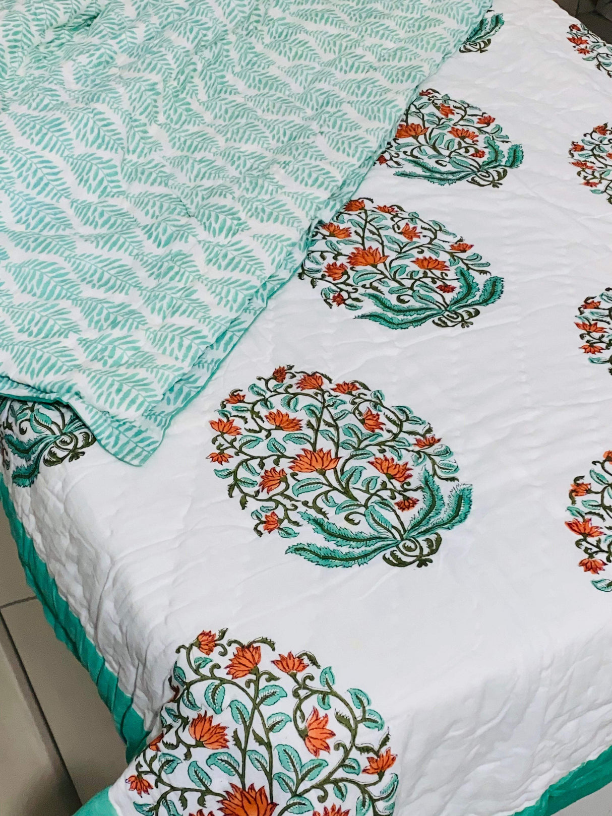 orange-green-single-cotton-quilt-zoom-in-view