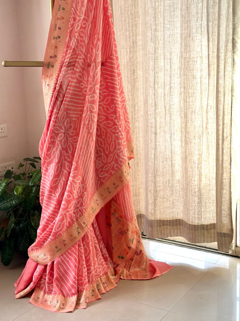 Peach Pink Colour Pure Banarsi Gerogette Chiffon Bandhani Saree