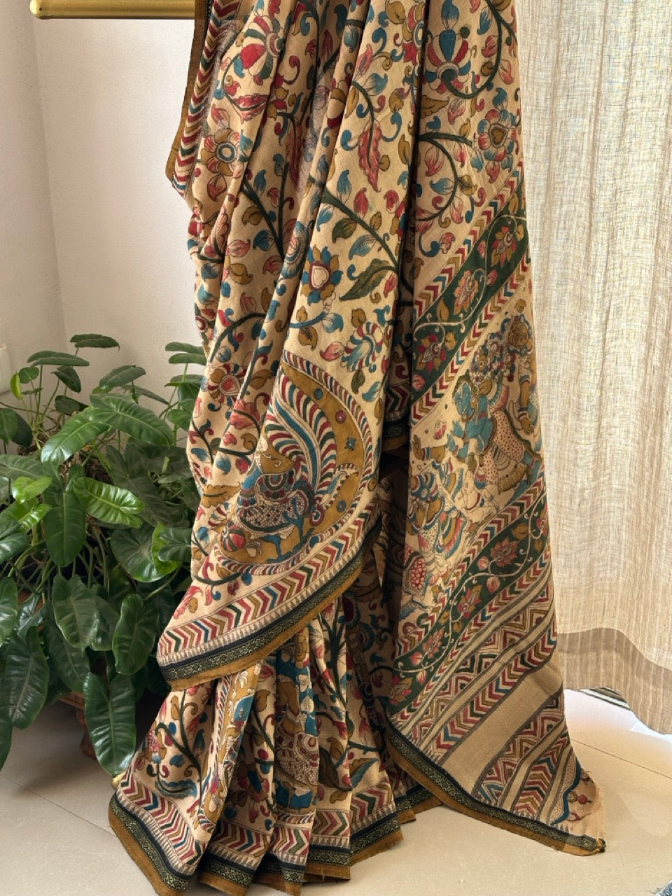 peacock-floral-handloom-cotton-kalamkari-saree-side-drape-view