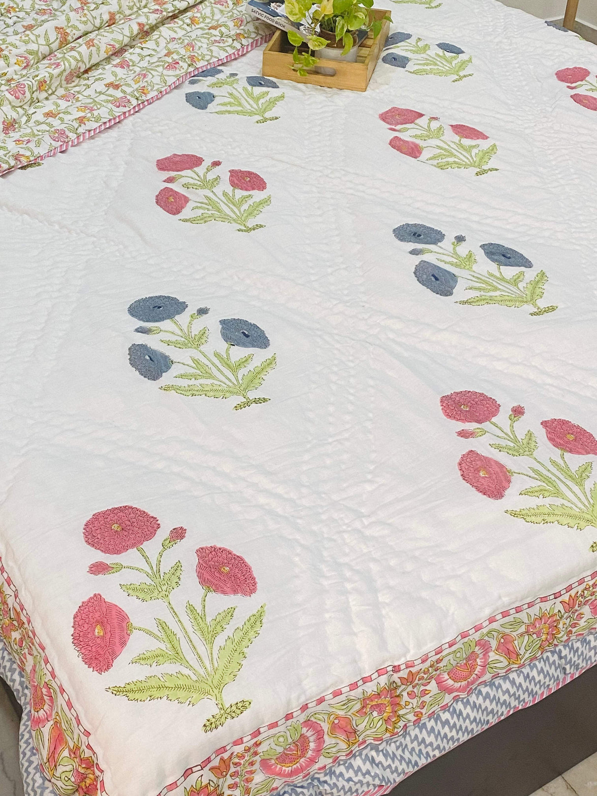 pink-blue-flower-king-cotton-quilt-pattern-view