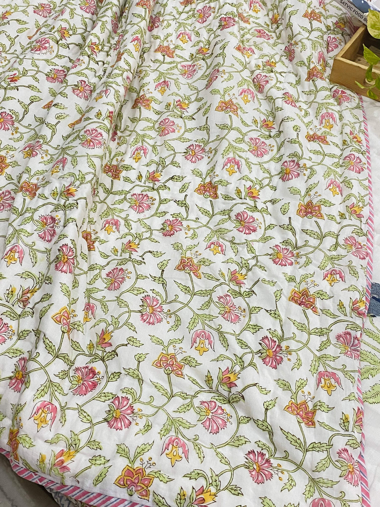 pink-blue-flower-king-cotton-quilt-side-view