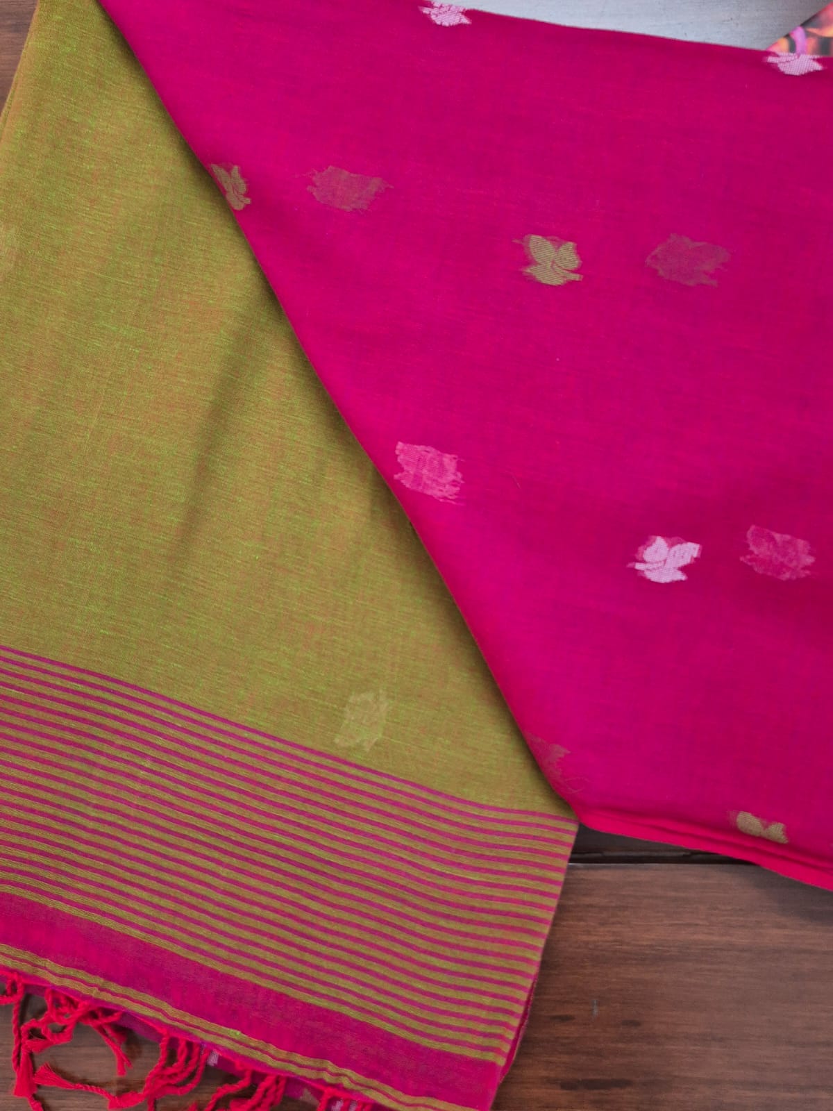 Elegant Mulmul Cotton Saree made on Jacquard Loom in Pink and Green Colour